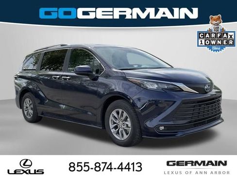 Used 2025 Toyota Sienna XLE FWD image 10