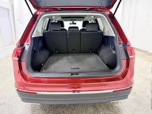 Used 2021 Volkswagen Tiguan SE w/ Panoramic Sunroof Package AWD/4WD image 10