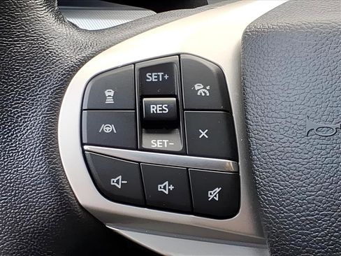 Used 2022 Ford Explorer XLT w/ Equipment Group 202A image 19