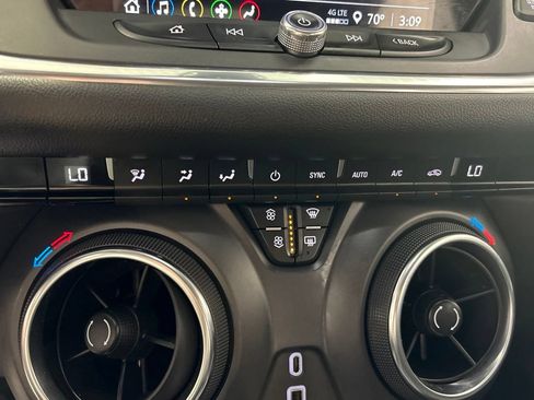 Used 2022 Chevrolet Blazer LT FWD image 22