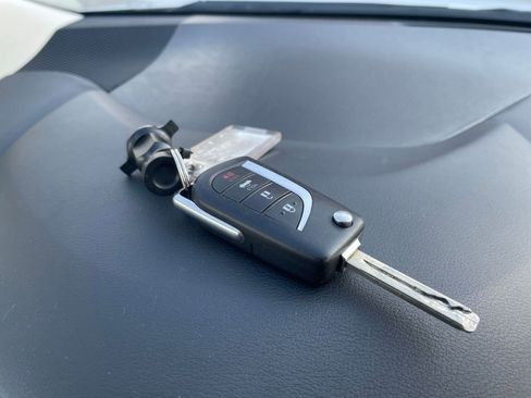 Used 2025 Toyota Corolla LE image 22