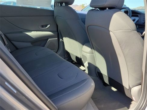 New 2025 Hyundai Elantra SE image 18