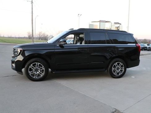 Used 2025 Ford Expedition Active image 3