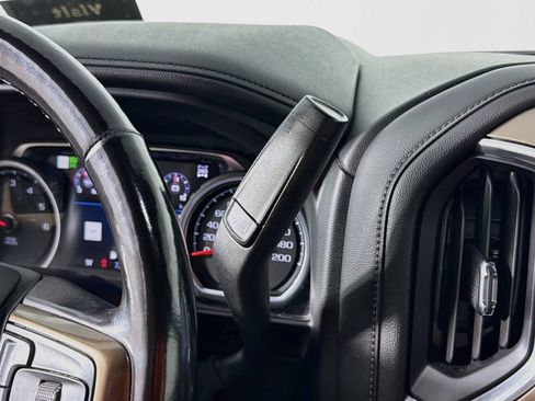 Used 2019 Chevrolet Silverado 1500 High Country w/ Technology Package AWD/4WD image 17