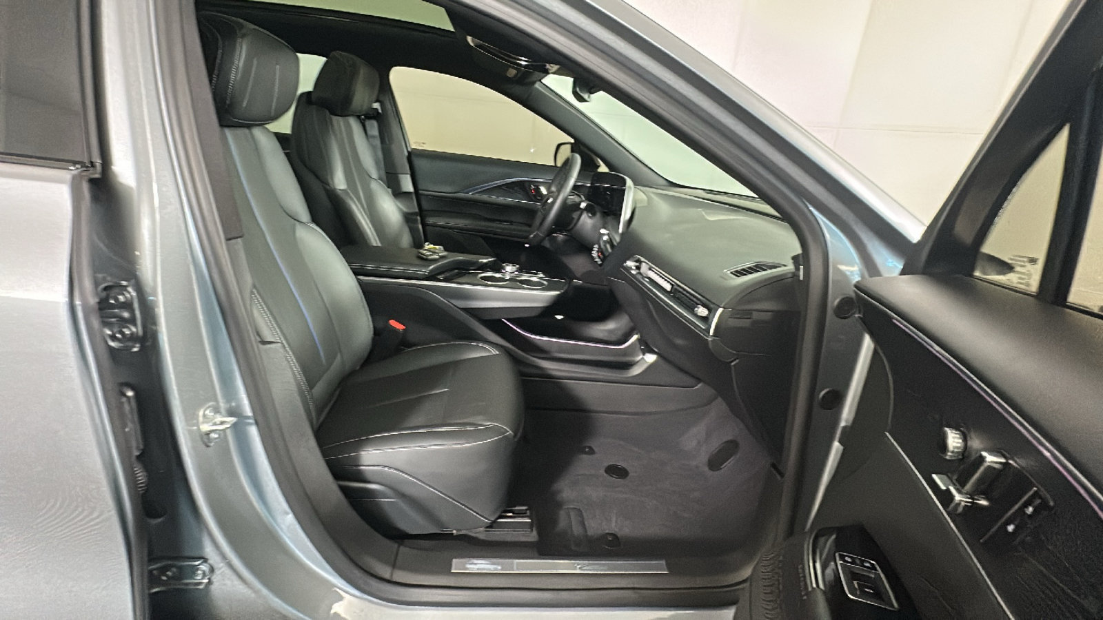 Used 2024 Cadillac Lyriq Sport AWD/4WD image 38