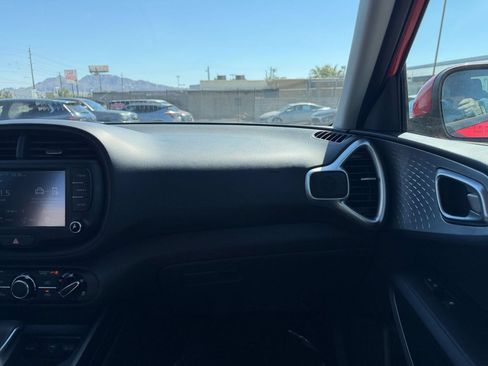 Used 2025 Kia Soul LX w/ LX Technology Package FWD image 33