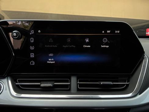 Used 2025 Chevrolet Trax LT w/ LT Convenience Package FWD image 28