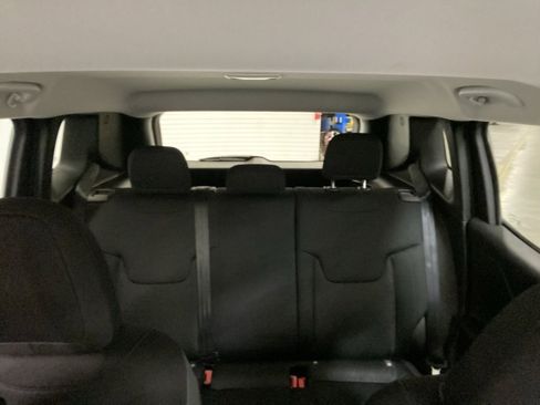 Used 2020 Jeep Renegade Altitude image 32