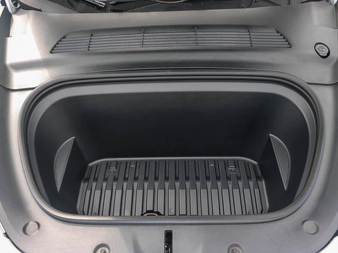 Used 2022 Tesla Model Y Performance image 27