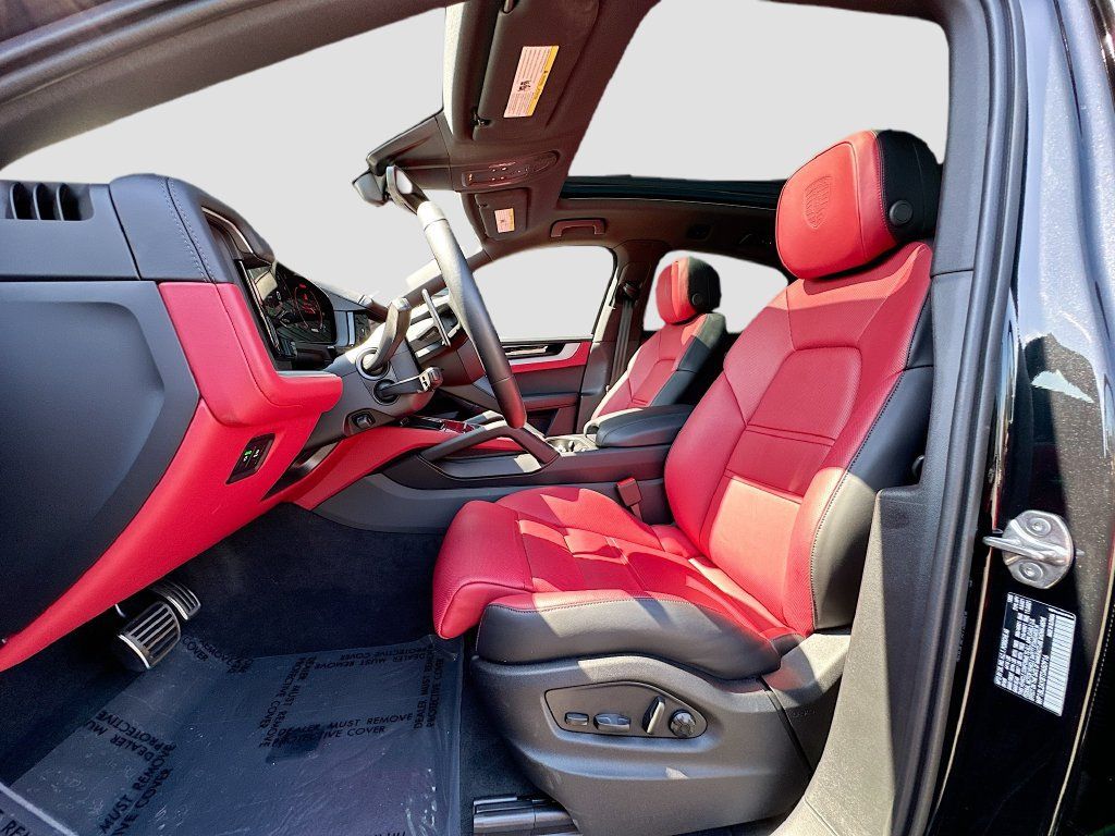 Certified 2026 Porsche Cayenne S AWD/4WD image 5