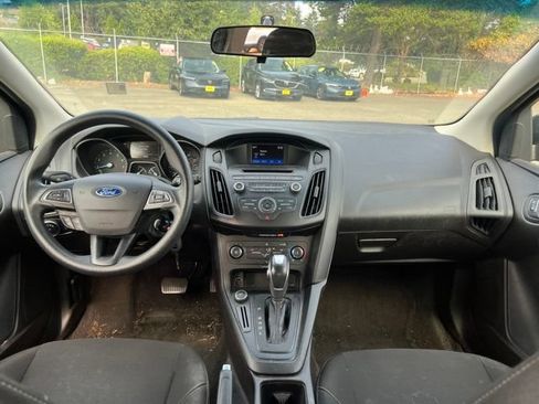 Used 2015 Ford Focus SE FWD image 9
