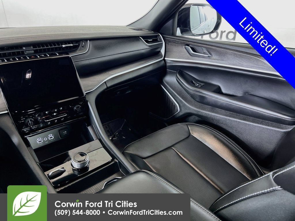 Used 2025 Jeep Grand Cherokee L Limited w/ Luxury Tech Group II AWD/4WD image 29