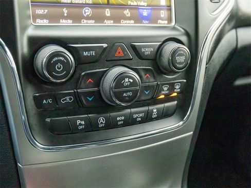 Used 2018 Jeep Grand Cherokee Laredo image 33