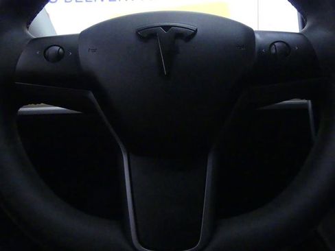 Used 2024 Tesla Model Y 2WD image 16