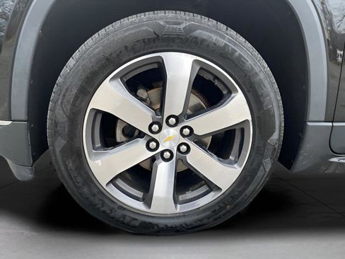 Used 2018 Chevrolet Traverse LT w/ LPO, 'HIT The Road' Package image 5