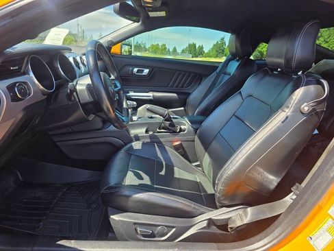 Used 2018 Ford Mustang Premium RWD image 12