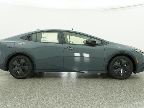 New 2026 Toyota Prius SE image 38