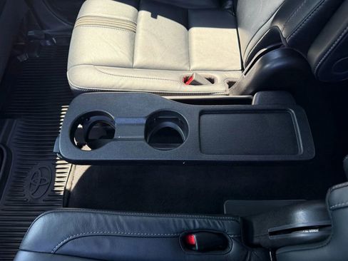 Used 2018 Toyota Highlander SE image 35