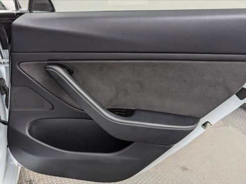 Used 2018 Tesla Model 3 Mid Range image 18