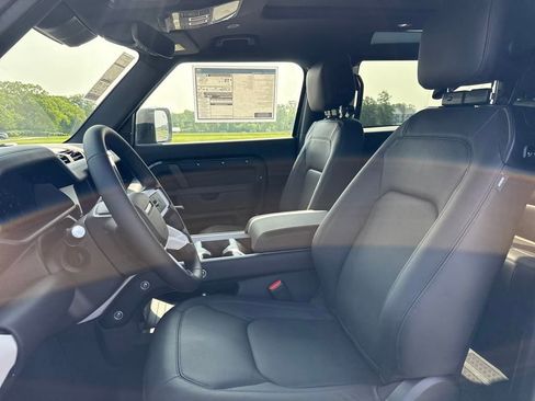 New 2025 Land Rover Defender 90 X-Dynamic SE image 9