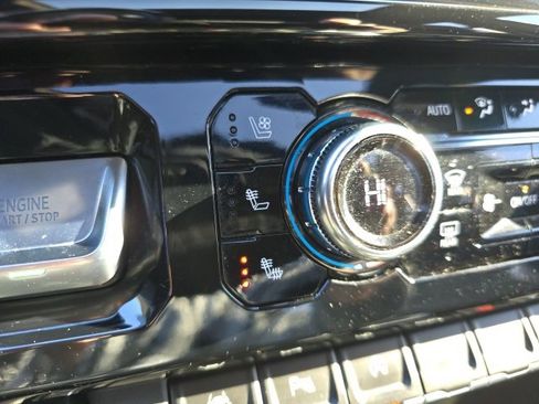 Used 2024 GMC Sierra 1500 AT4 w/ Technology Package image 19