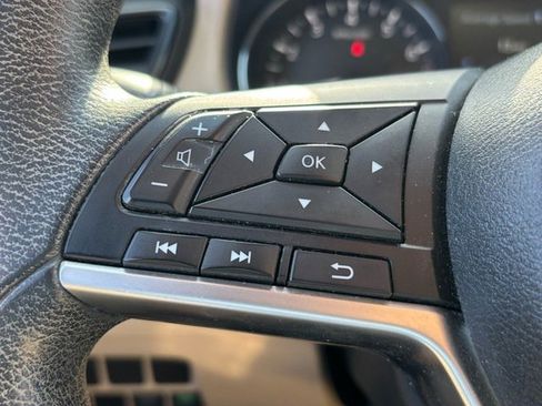 Used 2017 Nissan Rogue S image 33