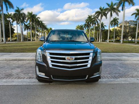 Used 2016 Cadillac Escalade Luxury AWD/4WD image 3