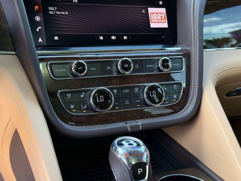 Used 2022 Bentley Bentayga image 51