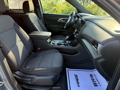 Used 2023 Chevrolet Traverse LT FWD image 23