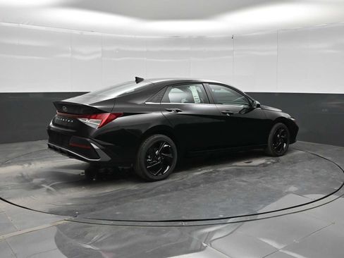 New 2026 Hyundai Elantra SEL Sport FWD image 8