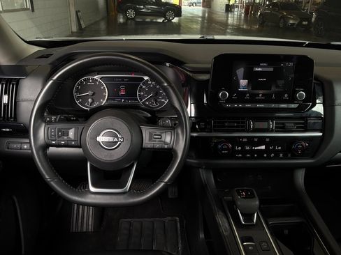 Used 2025 Nissan Pathfinder SV FWD image 14