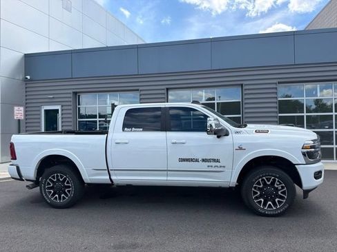 Used 2025 RAM 2500 Limited AWD/4WD image 3