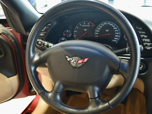 Used 2004 Chevrolet Corvette Convertible w/ Preferred Equipment Group RWD image 21