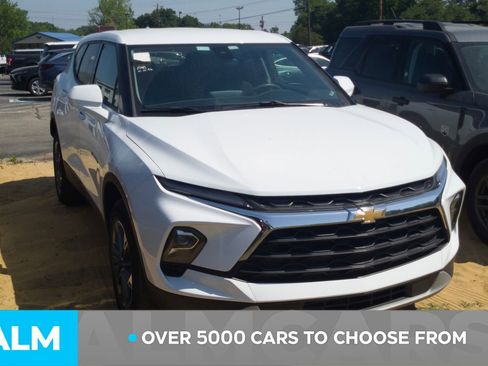 Used 2025 Chevrolet Blazer LT FWD image 3