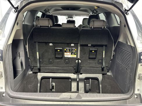 Used 2024 Toyota Sienna LE image 30