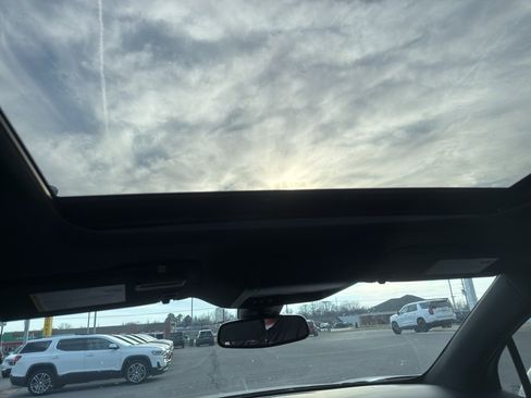 Used 2022 Buick Enclave Essence w/ Experience Buick Package image 9