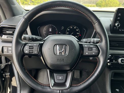 Used 2024 Honda Pilot TrailSport image 18