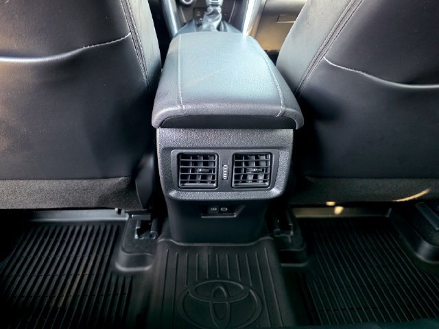 Used 2024 Toyota Venza XLE AWD/4WD image 24