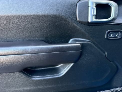 Used 2021 Jeep Gladiator Sport image 12