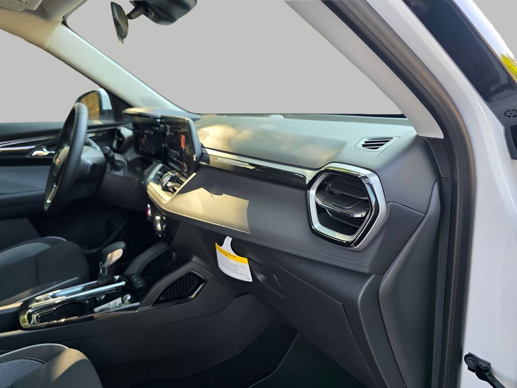 New 2026 Chevrolet TrailBlazer LT w/ LT Cold Weather Package FWD image 11