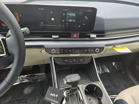 New 2026 Kia Carnival EX FWD image 23