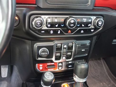 Used 2021 Jeep Wrangler Unlimited Rubicon w/ Cold Weather Group AWD/4WD image 20