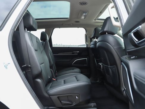 Used 2022 Kia Telluride SX w/ Nightfall Edition Package AWD/4WD image 11