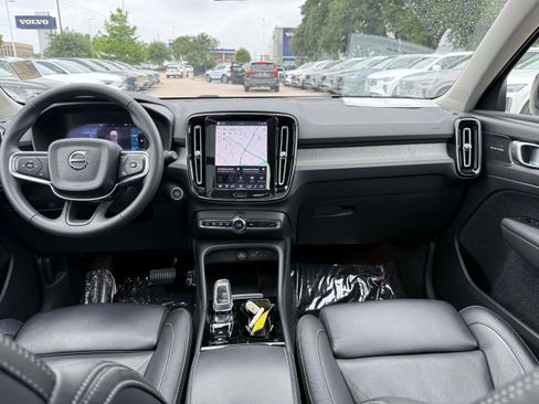 Certified 2023 Volvo XC40 B5 Ultimate w/ Protection Package Premier AWD/4WD image 16