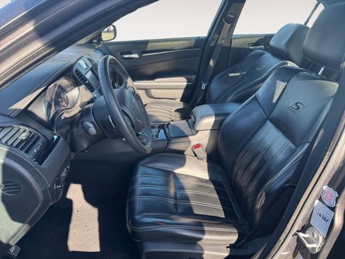Used 2023 Chrysler 300 S image 9