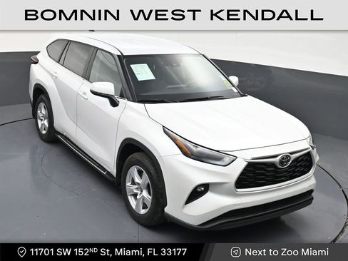 Used 2025 Toyota Highlander LE image 18