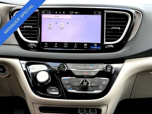 Used 2023 Chrysler Pacifica Touring-L FWD image 30
