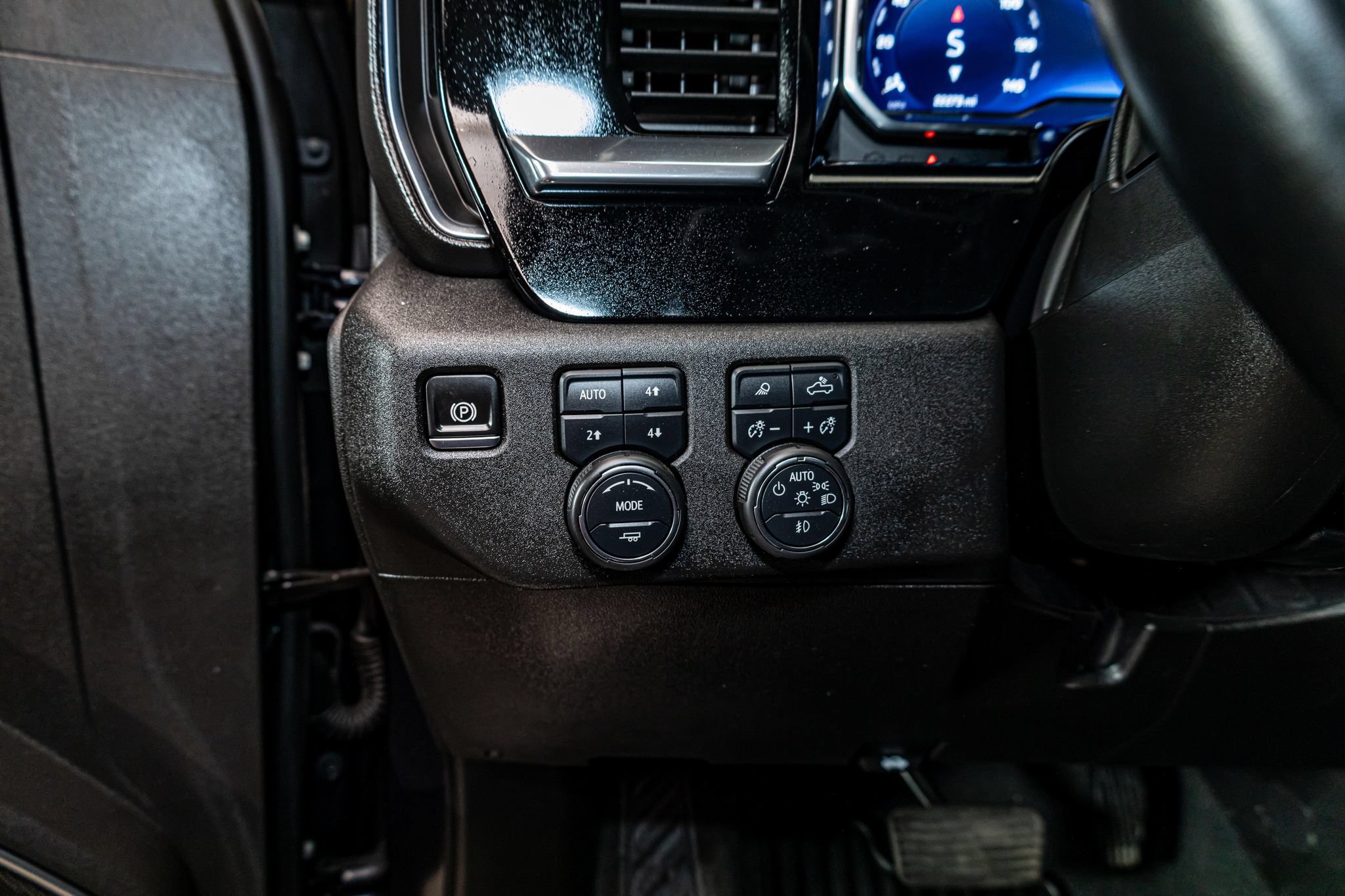 Used 2024 Chevrolet Silverado 1500 RST w/ Convenience Package II AWD/4WD image 16