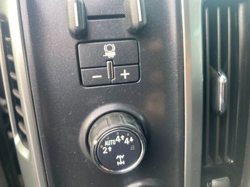 Used 2019 Chevrolet Silverado 1500 LT w/ All Star Edition image 38