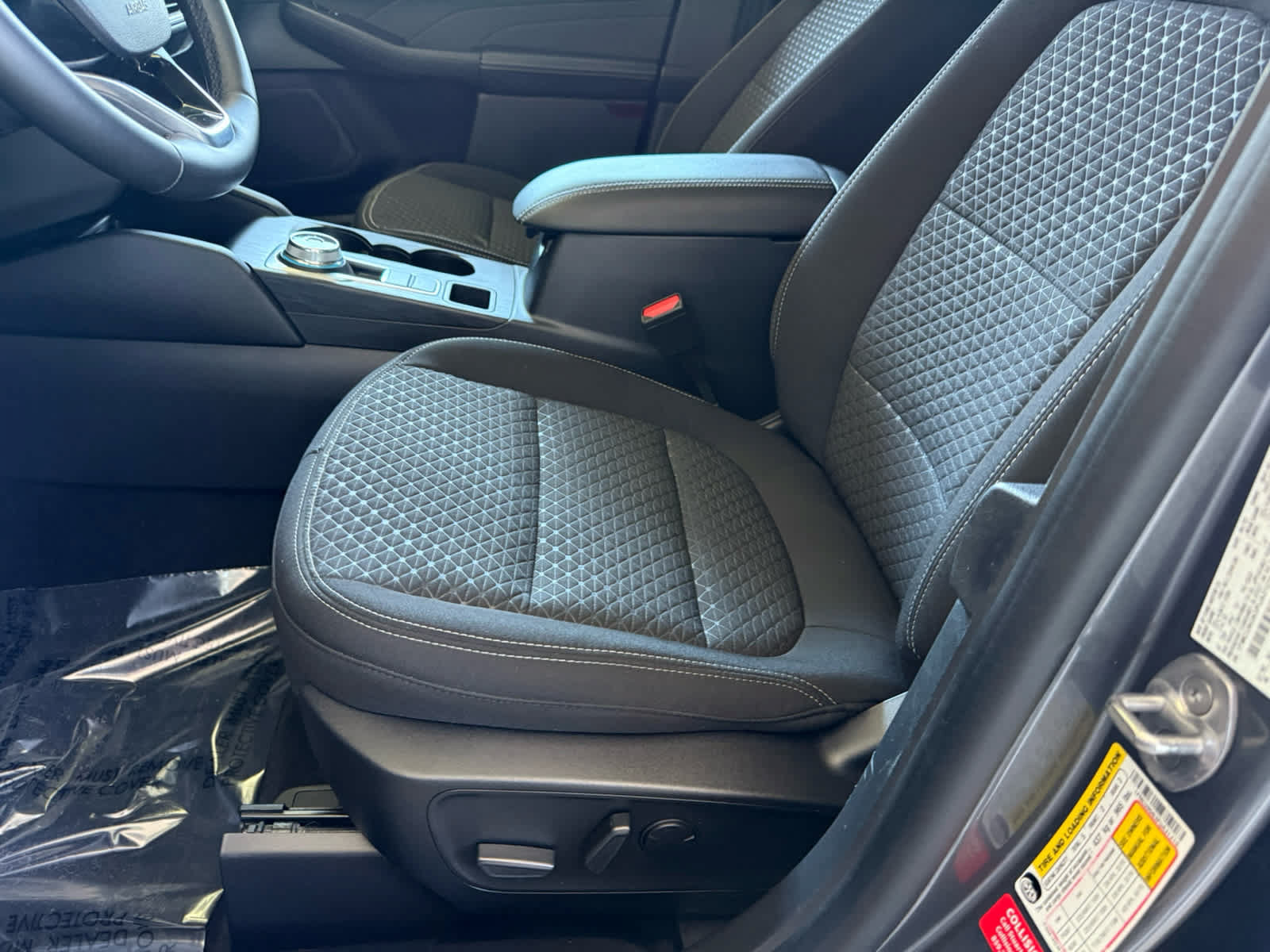 Used 2023 Ford Escape Active w/ Tech Pack #2 AWD/4WD image 4